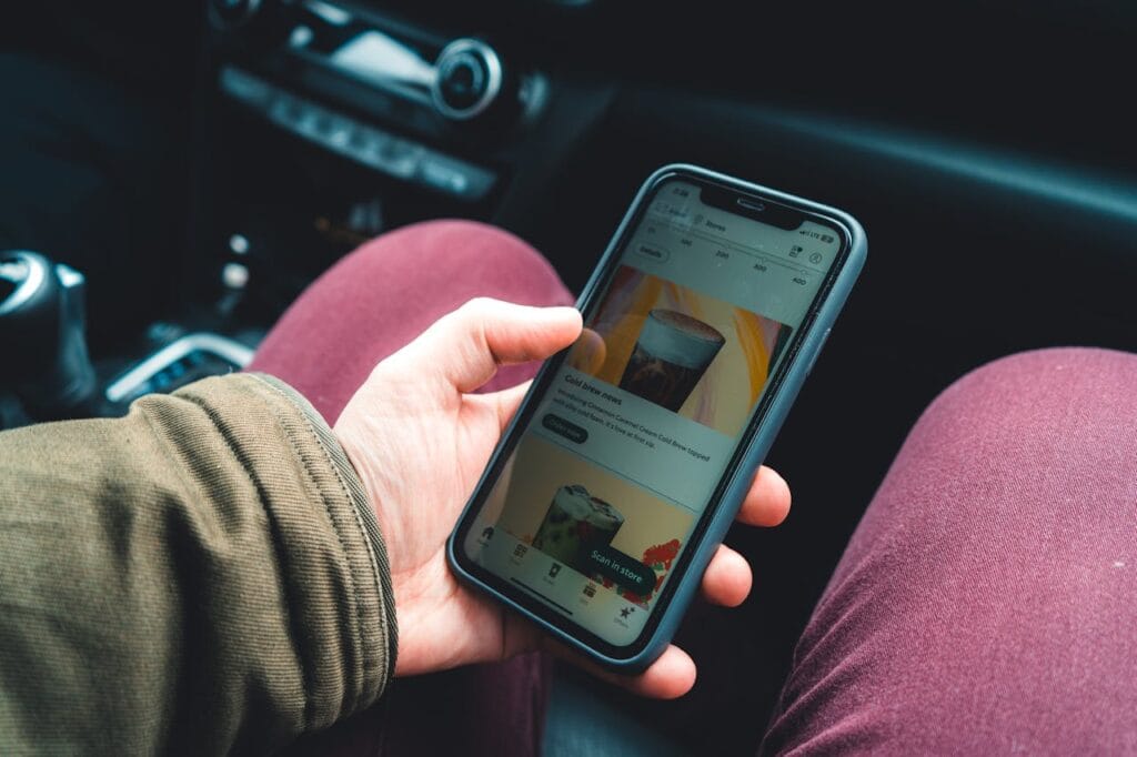 Representative image Hand Holding a Smartphone , Photo Source: Erik Mclean (Pexels)