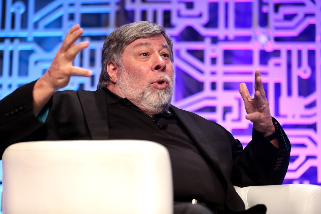 Steve Wozniak speaking with attendees at An Evening of Innovation and Celebration hosted by DestechAZ at JW Marriott Scottsdale Camelback Inn Resort and Spa, Paradise Valley, Arizona, 2017